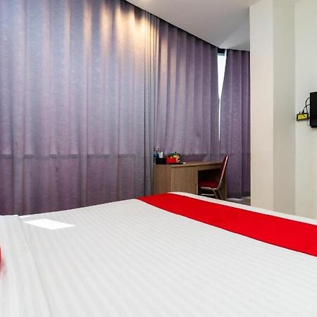 Hotel Domino Palembang Buitenkant foto