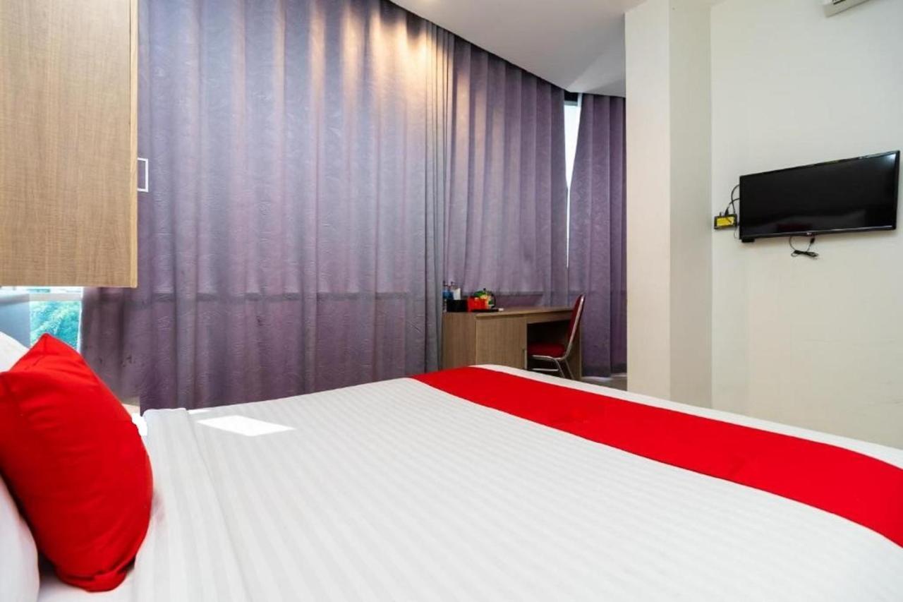 Hotel Domino Palembang Buitenkant foto