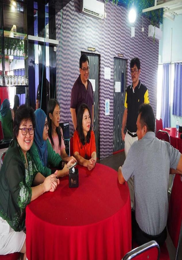 Hotel Domino Palembang Buitenkant foto